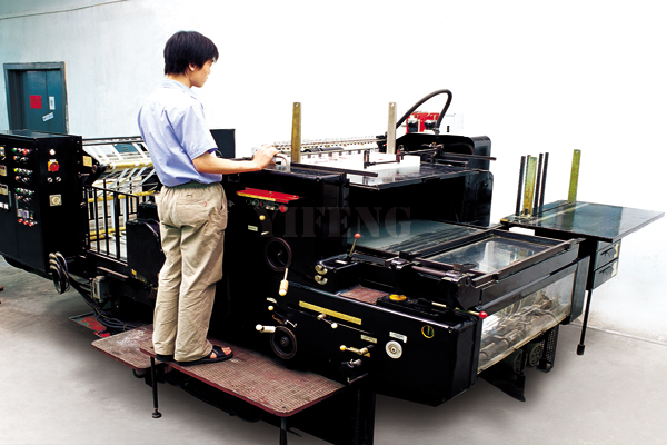 Automatic foil-stamping machine